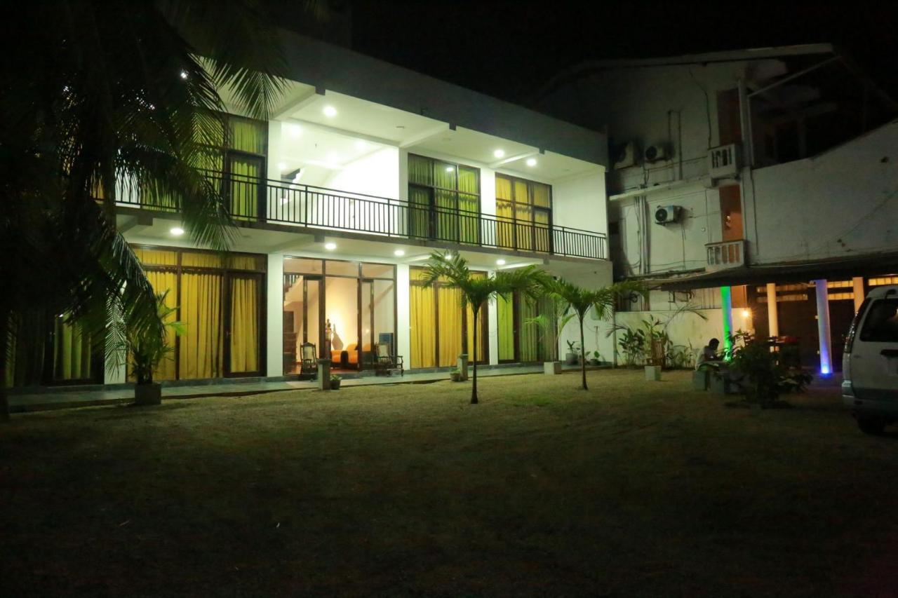 Jayaa Beach 陶尔佩 外观 照片